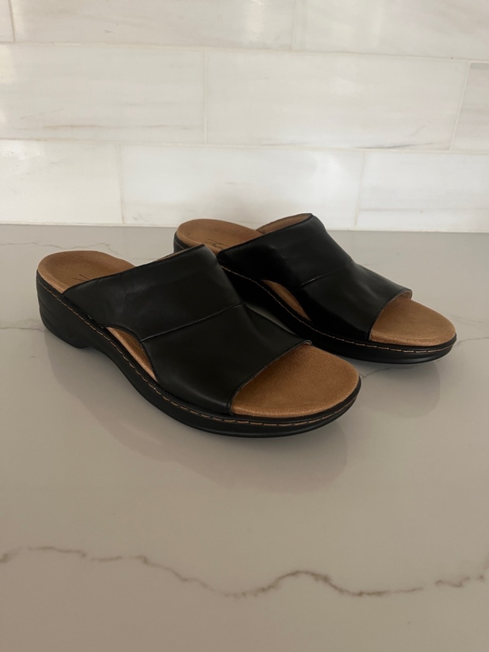 Trotters NEW Nara Black Leather Sandal Slide size 10 Narrow - Picture 2 of 13